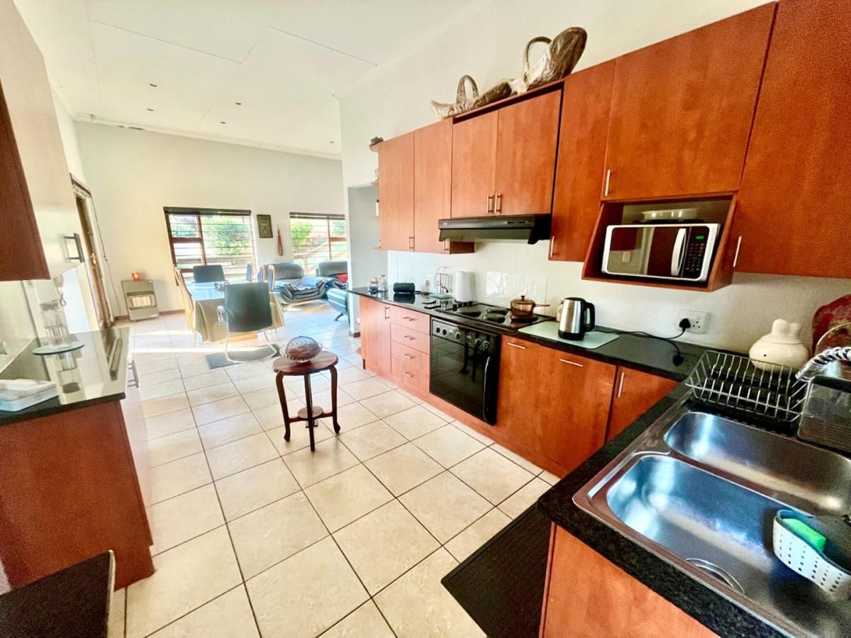 Photo 7 of 16