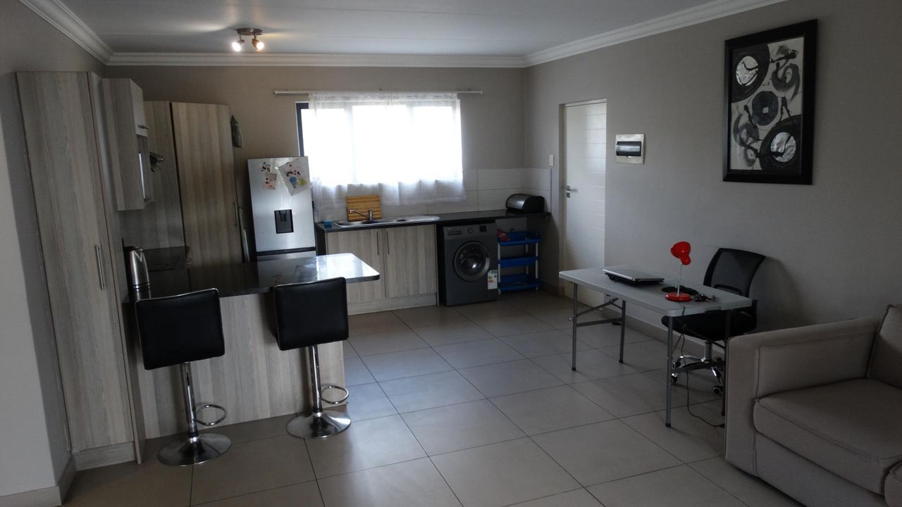 Photo 4 of 24