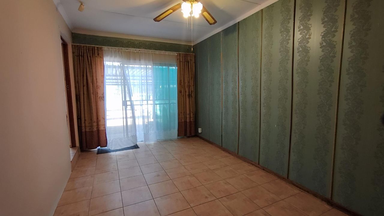 Photo 4 of 11