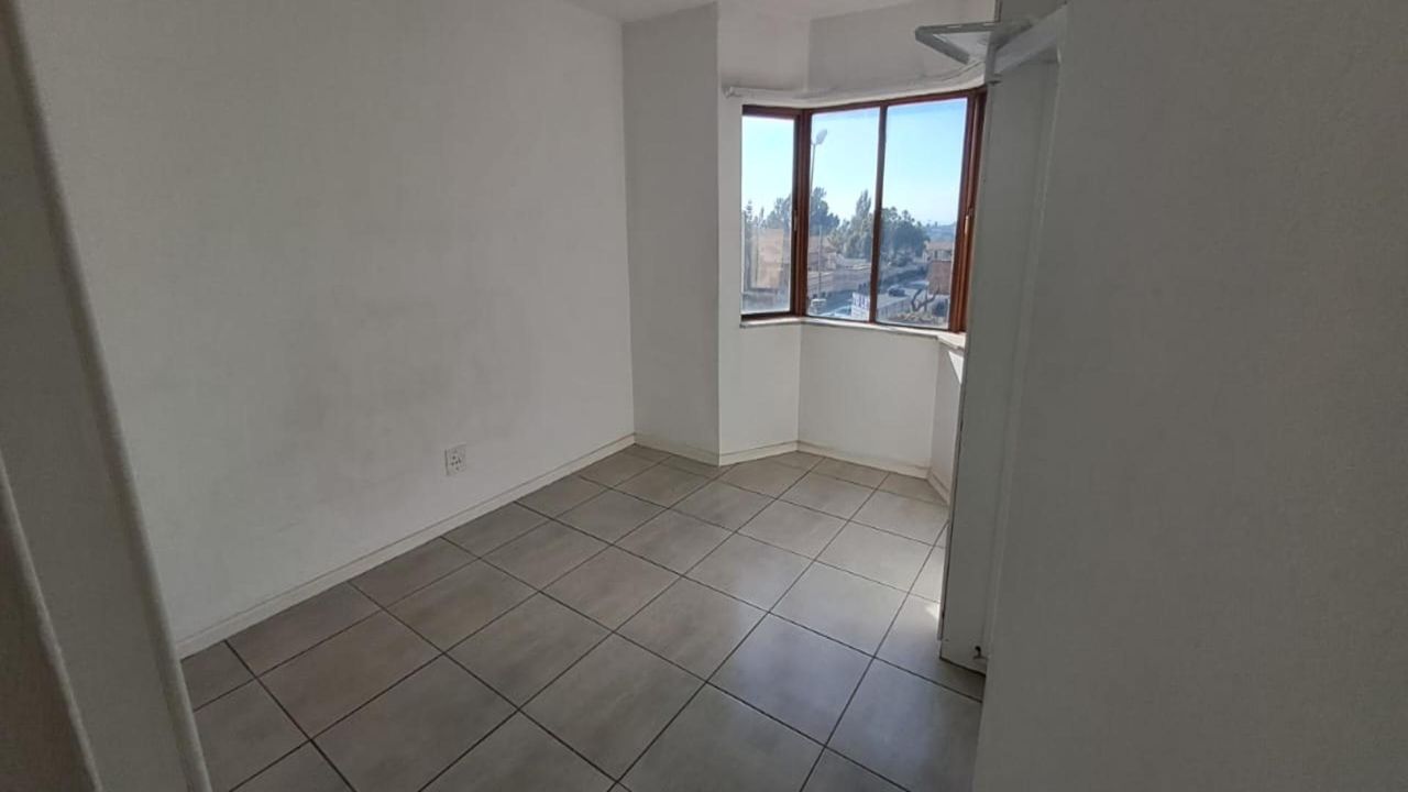 Photo 12 of 16