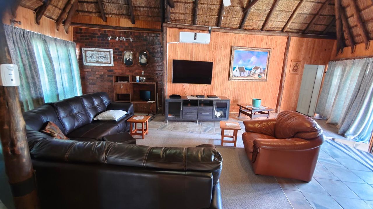 Photo of 6 Bedroom house for sale in Pellissier, Bloemfontein