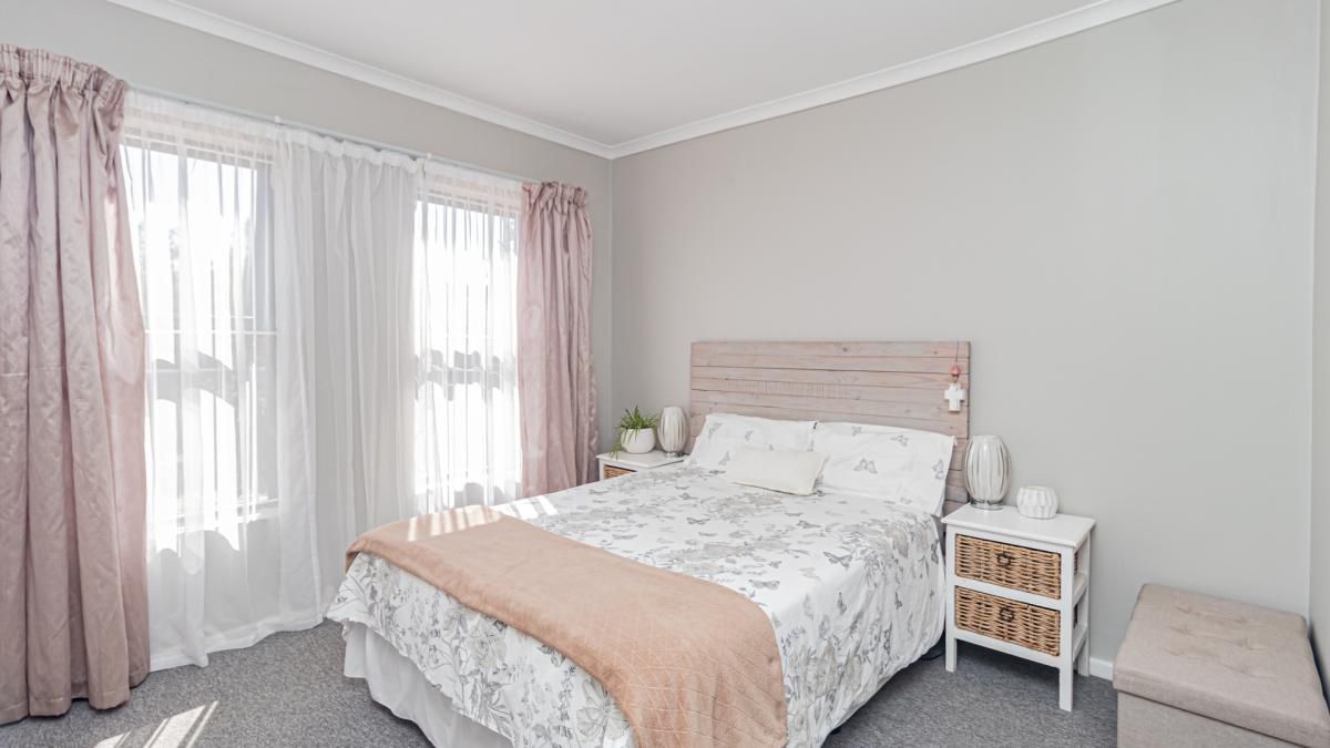 Photo of 3 Bedroom house for sale in Oakglen, Bellville