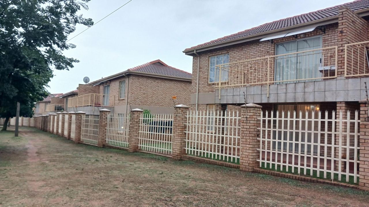 Photo 2 of 19