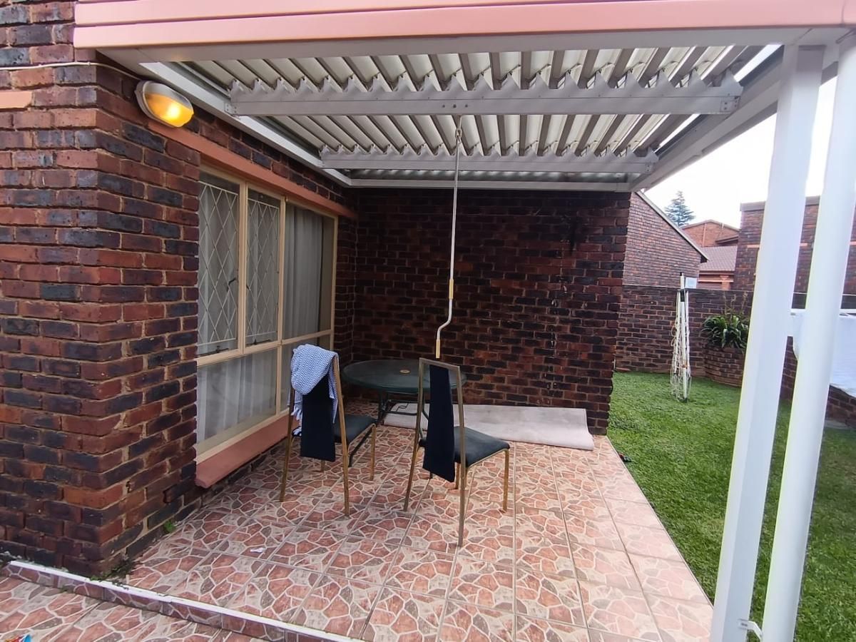 Photo 18 of 30
