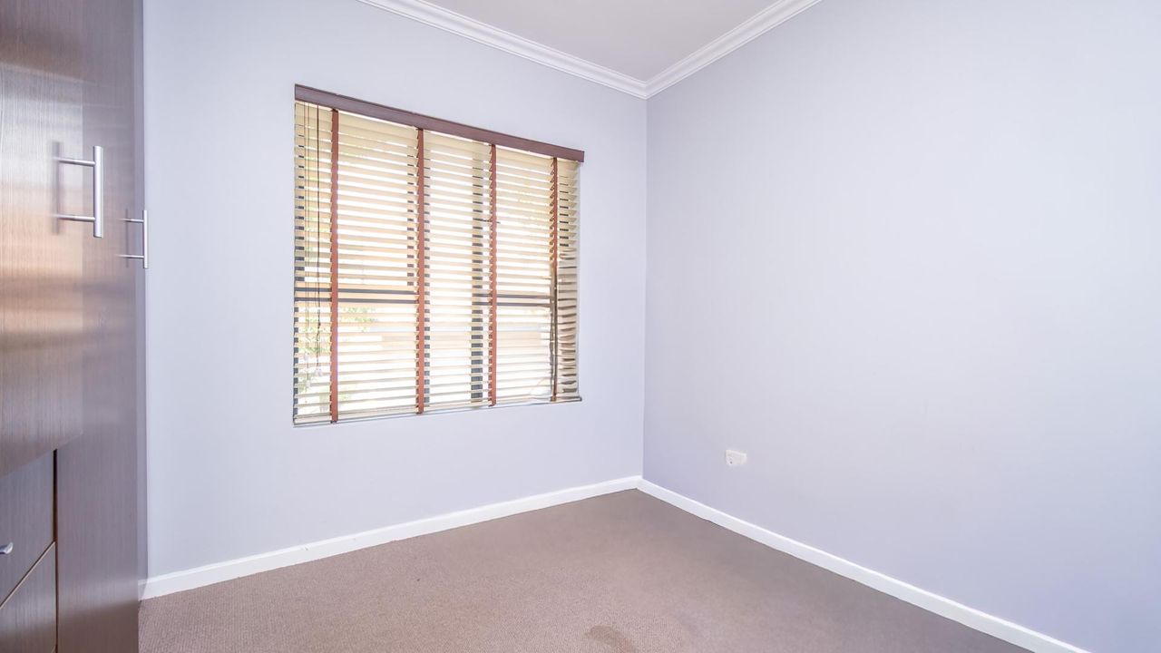 Photo 18 of 25