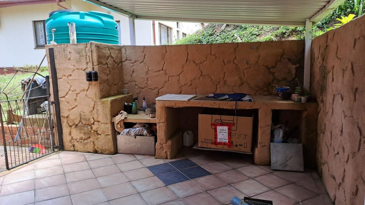 Photo 5 of 27