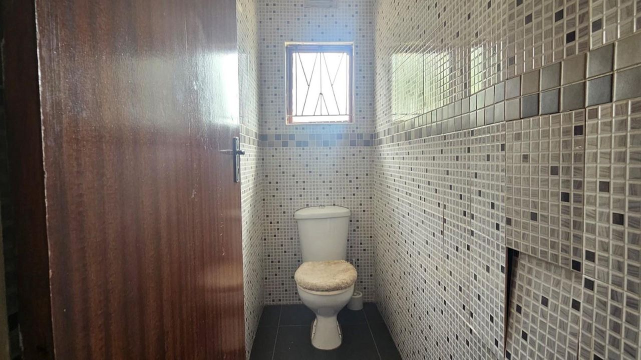 Photo 17 of 20