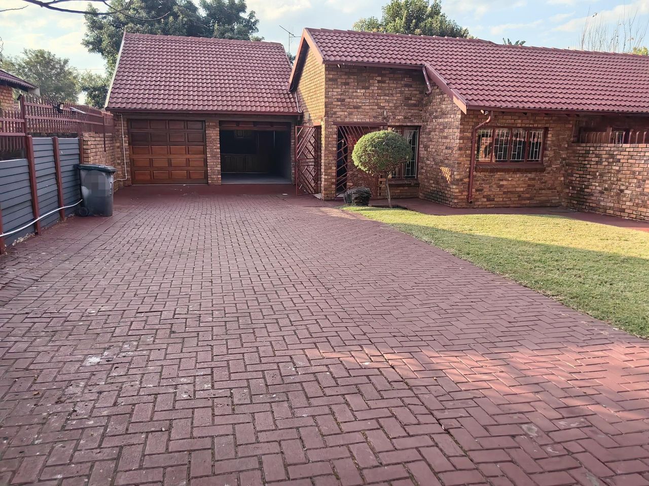 Photo 2 of 26