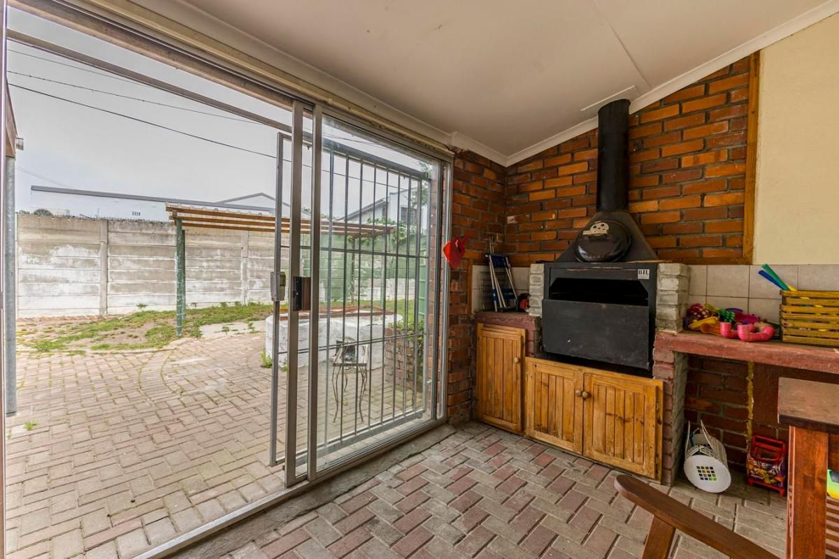 Photo 18 of 27