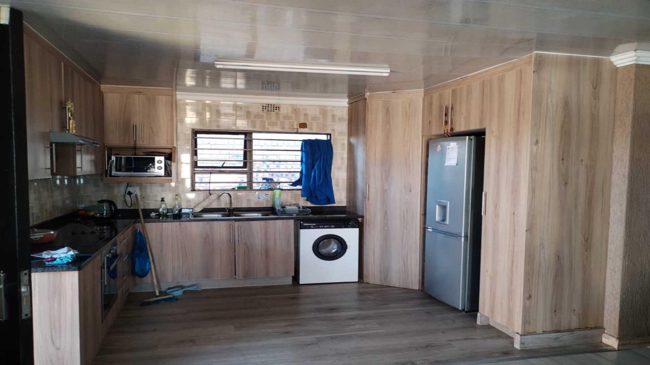 Photo 3 of 17