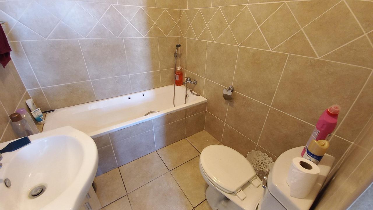 Photo 12 of 15