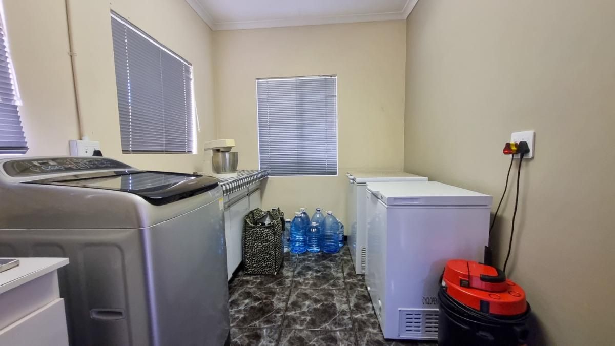 Photo of 4 Bedroom house for sale in Aerorand, Middelburg