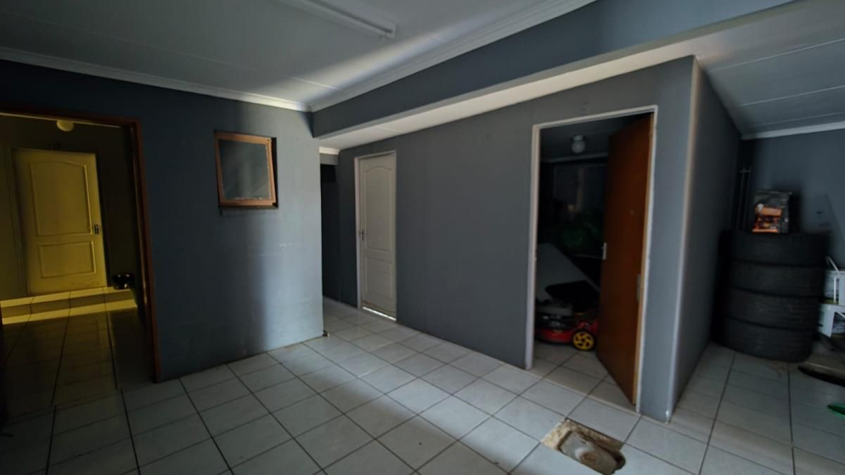 Photo 11 of 20