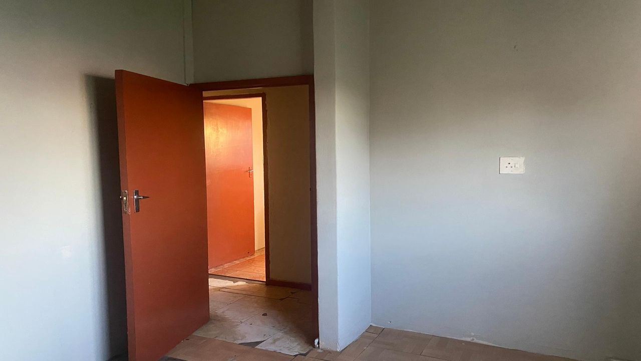 Photo 9 of 27