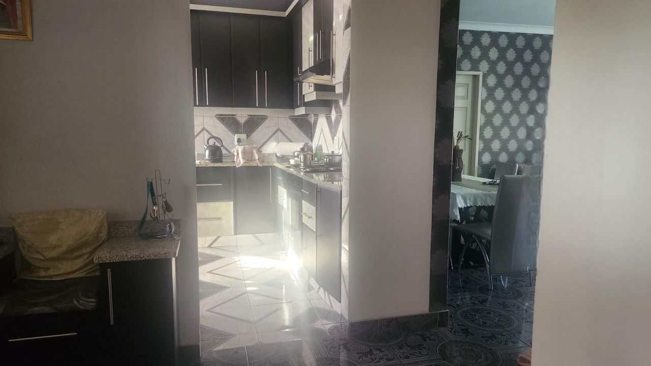 Photo 9 of 20