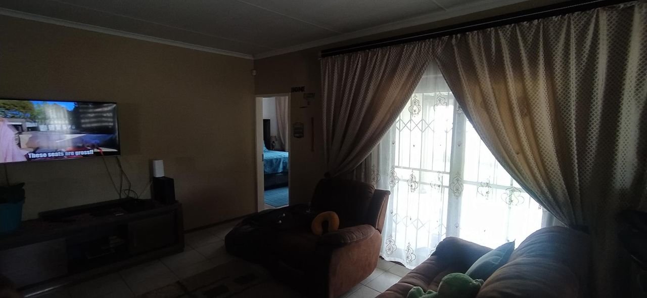 Photo 9 of 19