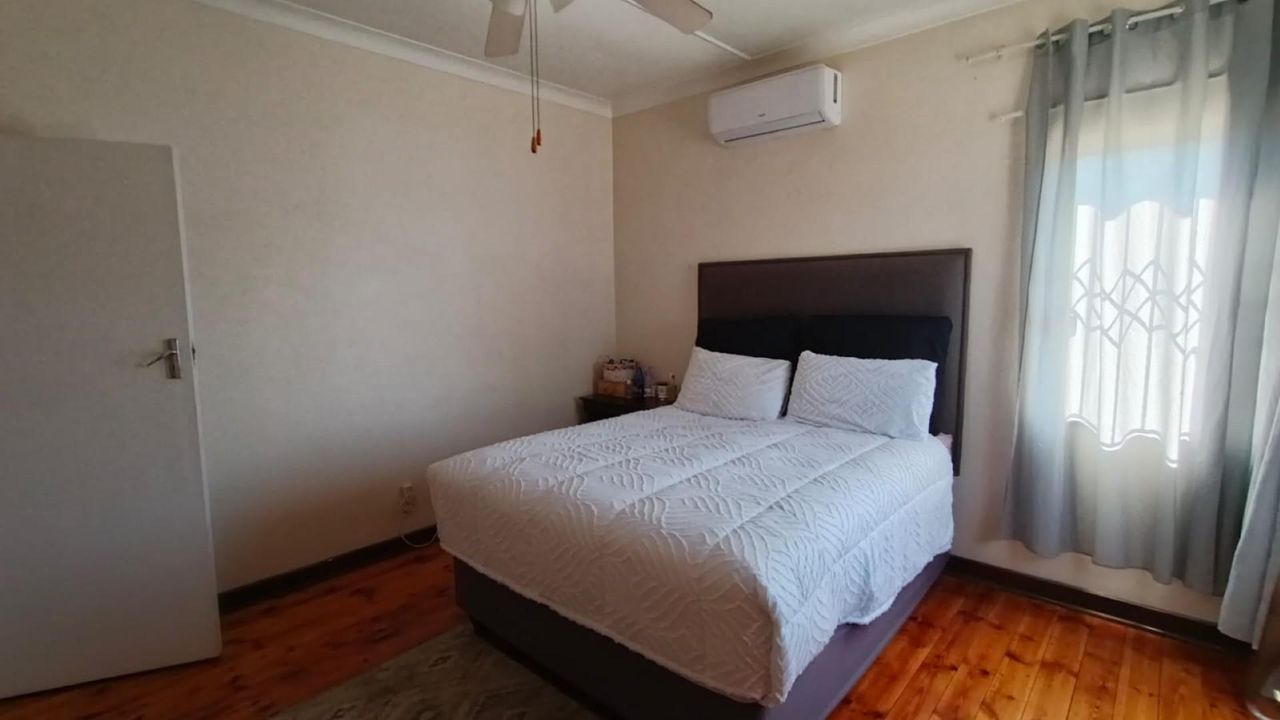 Photo of 5 Bedroom house for sale in Montclair, Durban