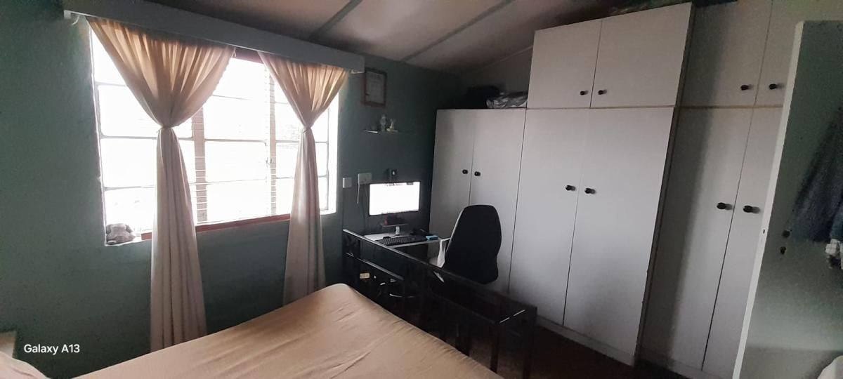 Photo 12 of 18