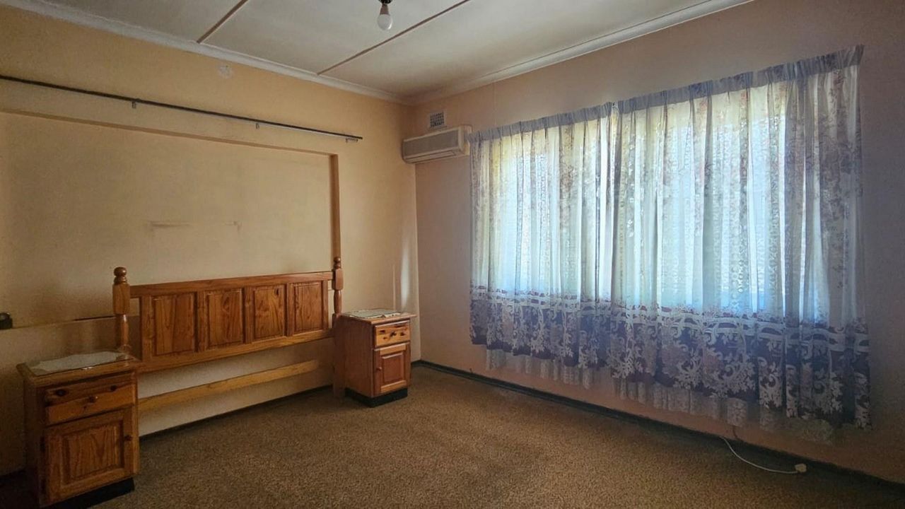 Photo 22 of 27