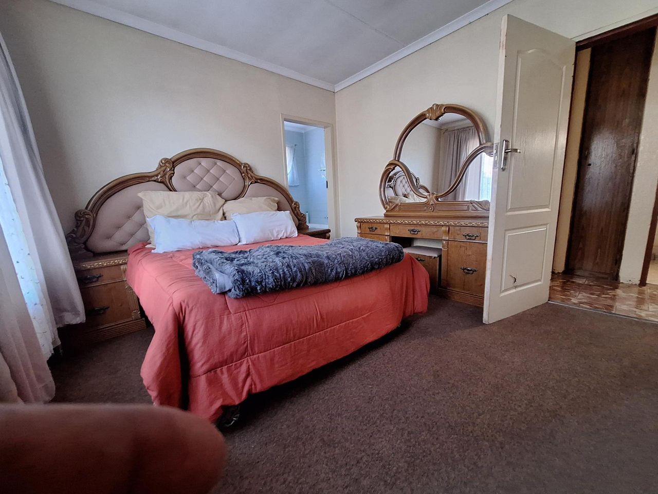 Photo 9 of 24