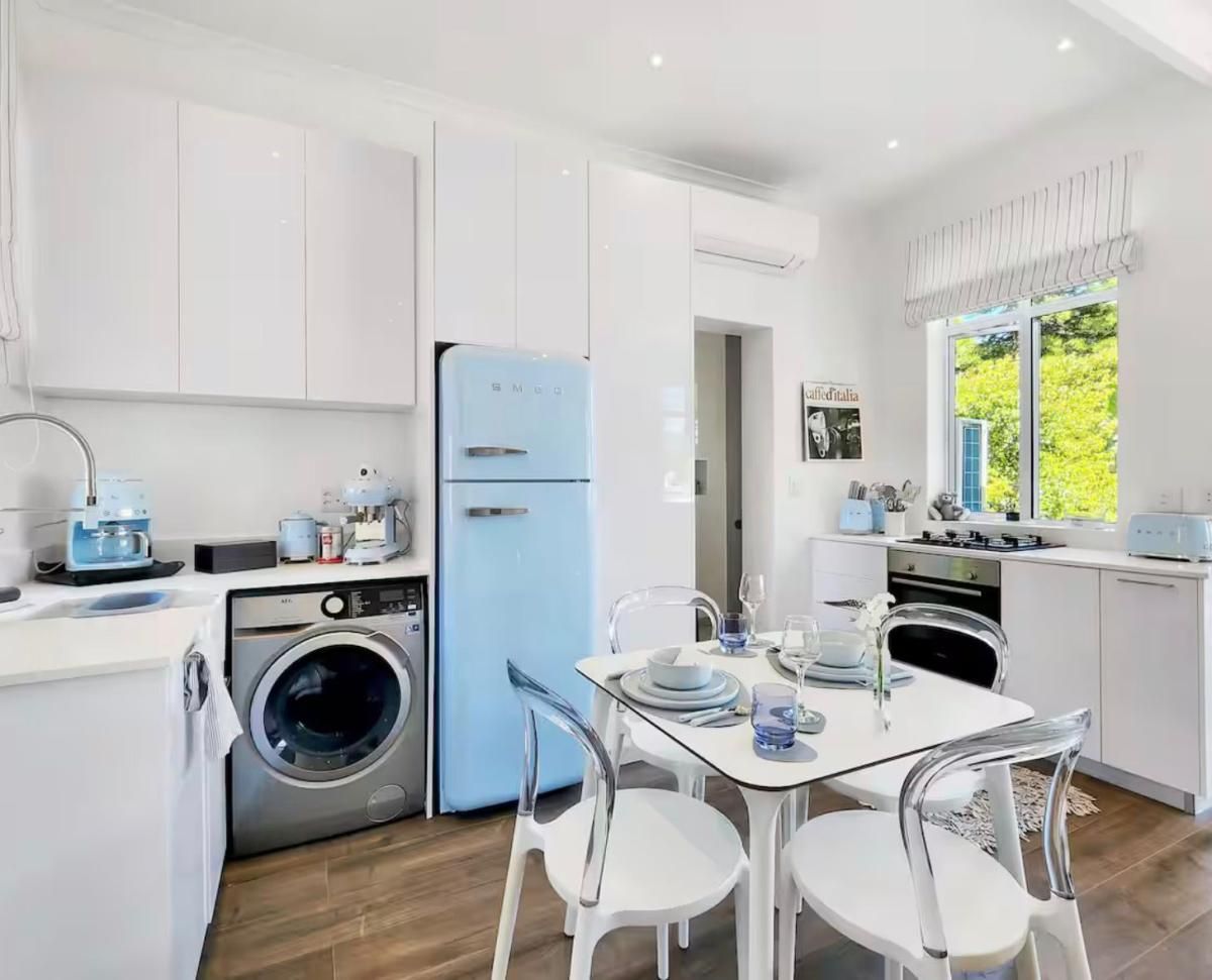 Photo of Bachelor Apartment to rent in Green Point, Cape Town
