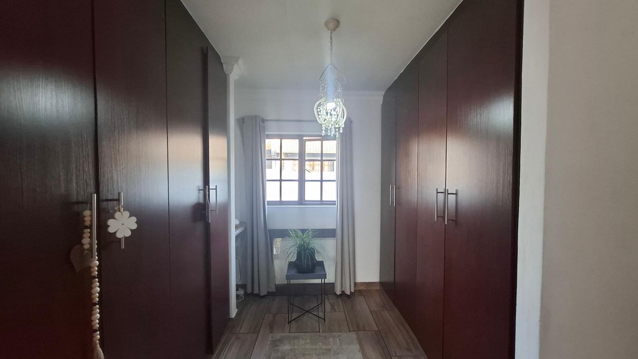 Photo 13 of 21