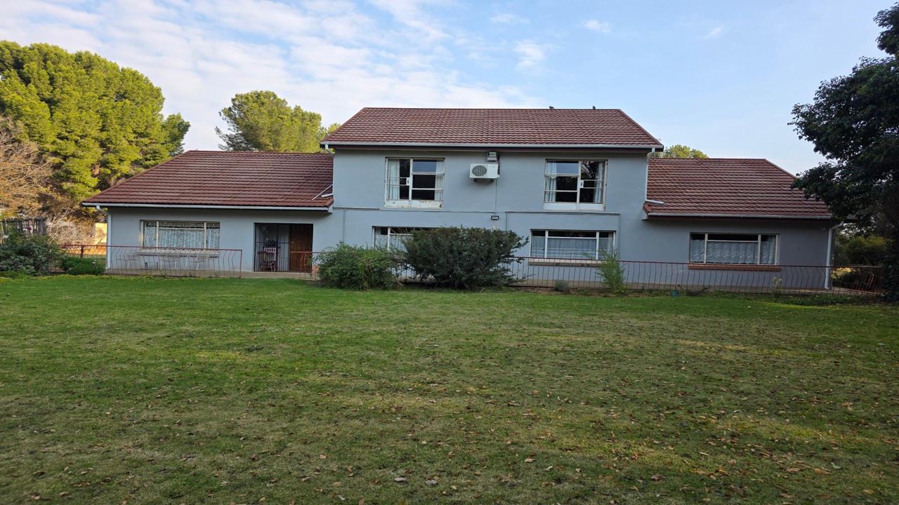 Photo 1 of 33