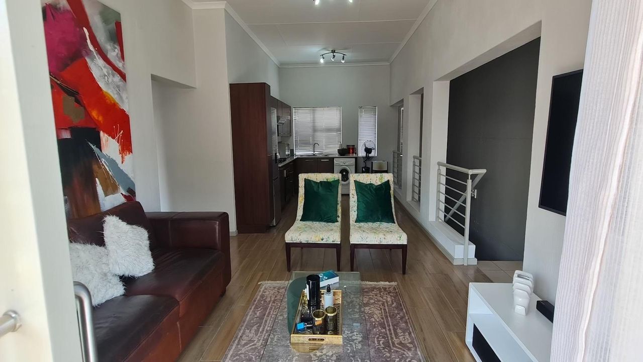 Photo 3 of 18