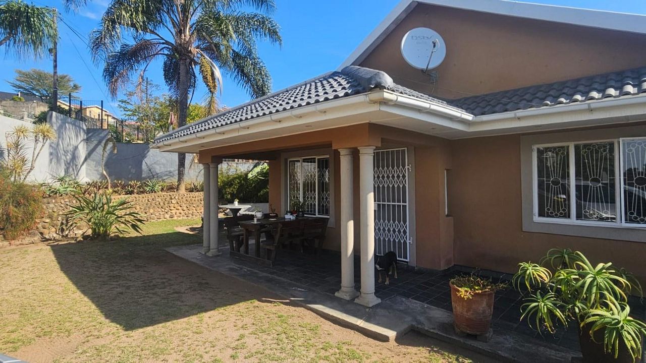 Photo 3 of 25