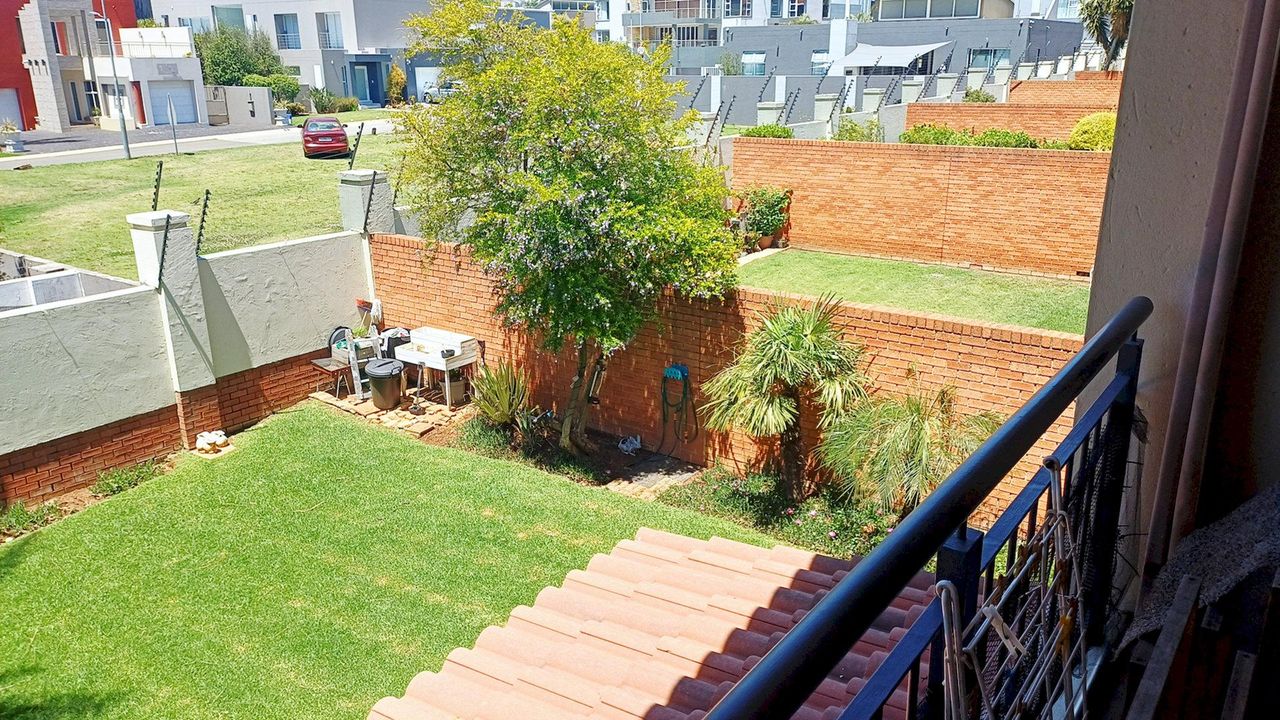 Photo 4 of 16