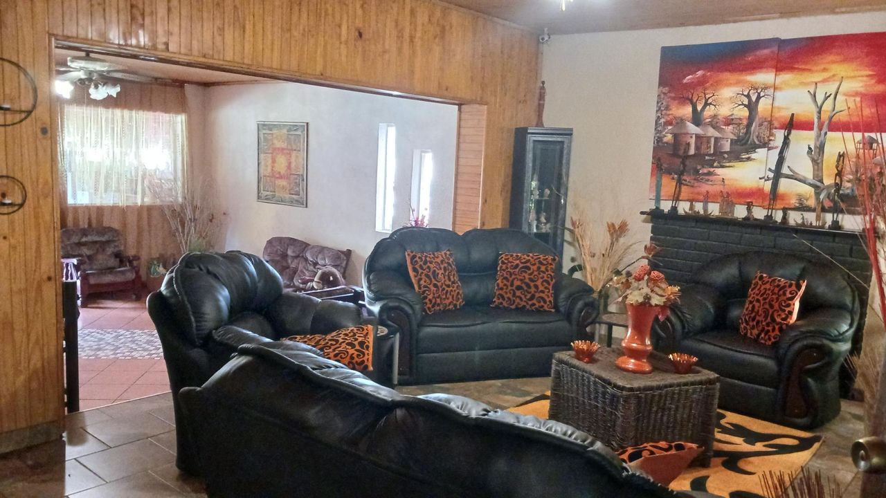 Photo 6 of 28