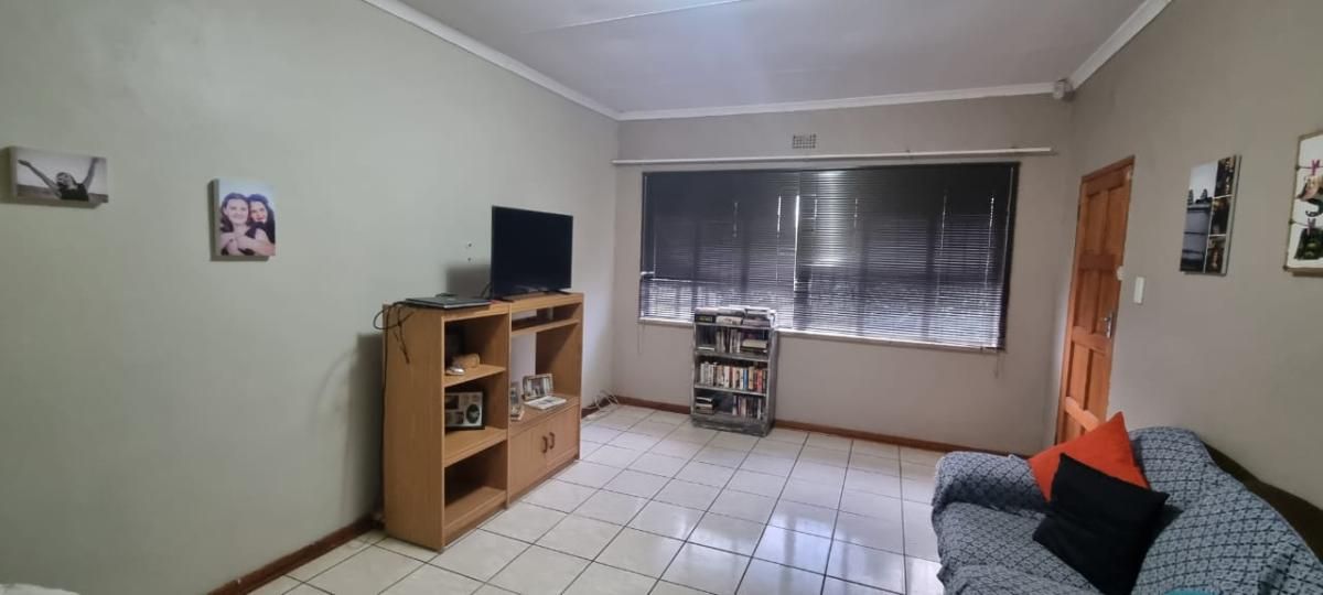Photo 5 of 19
