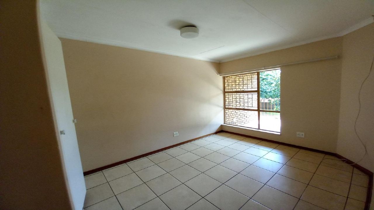 Photo 15 of 23