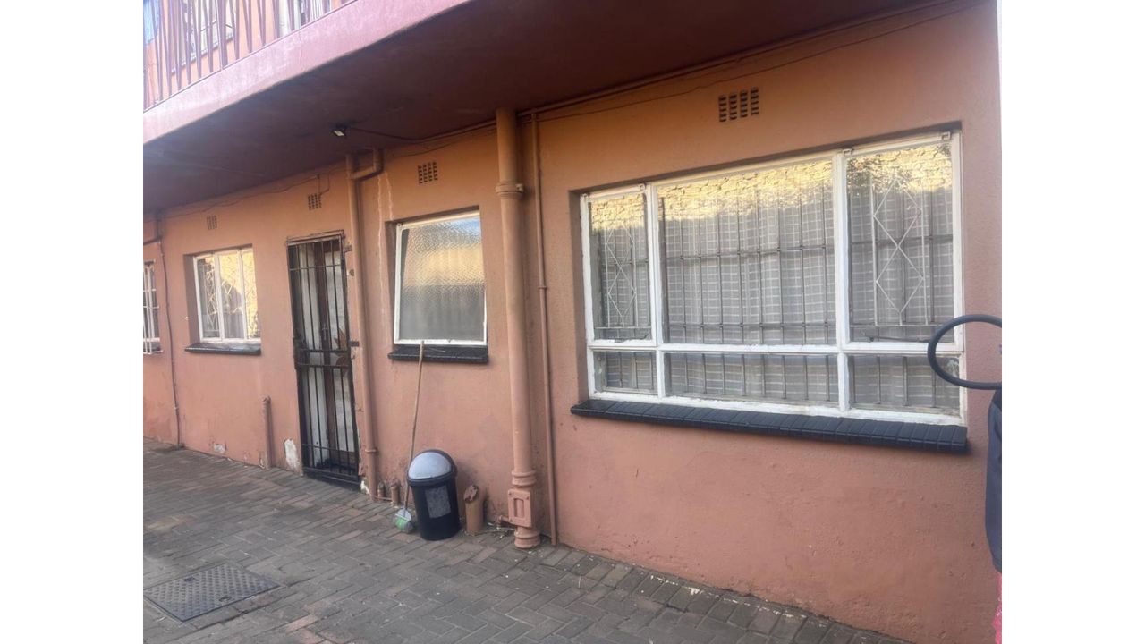 Photo 16 of 24