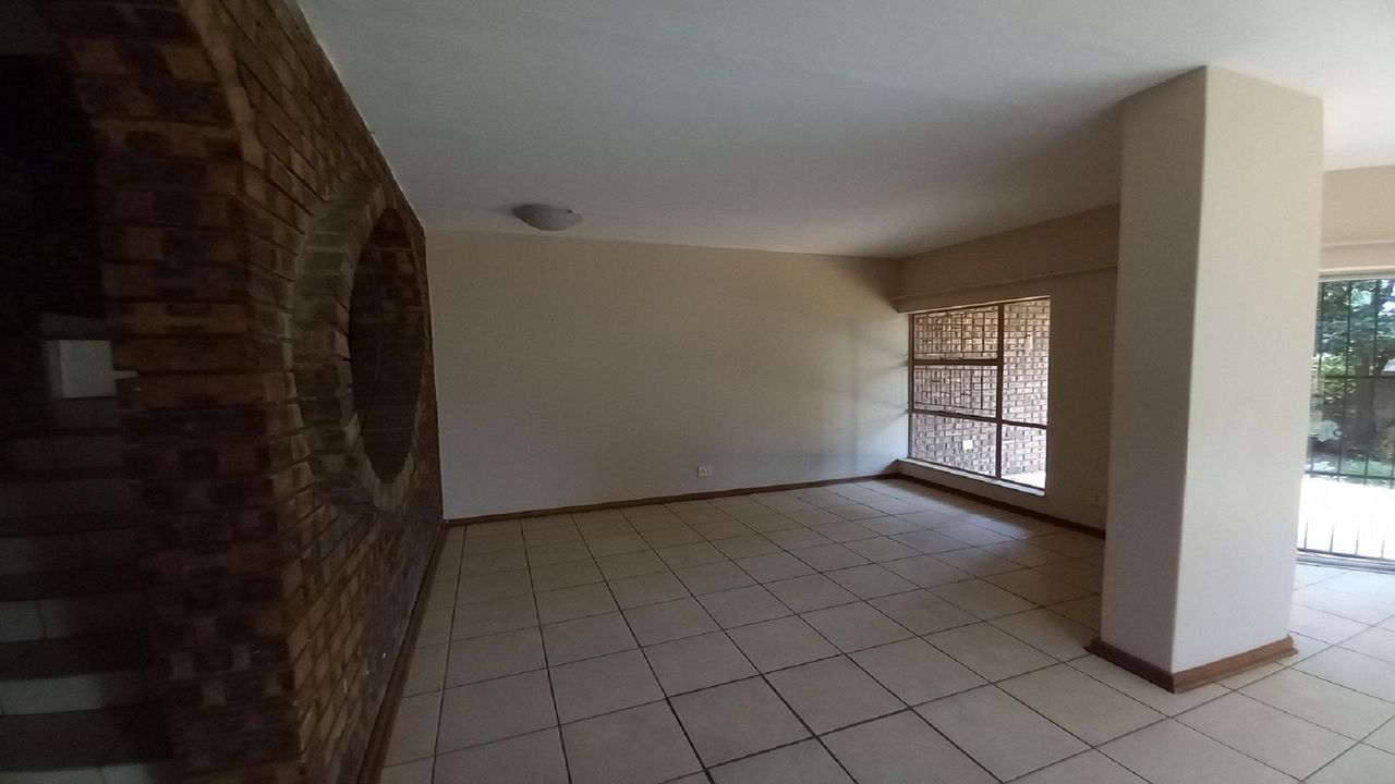 Photo 4 of 23