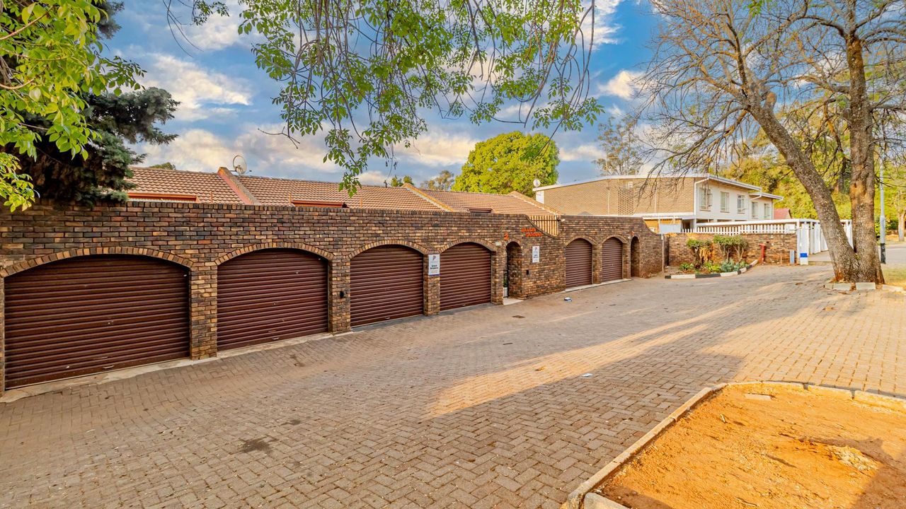 Photo 1 of 32