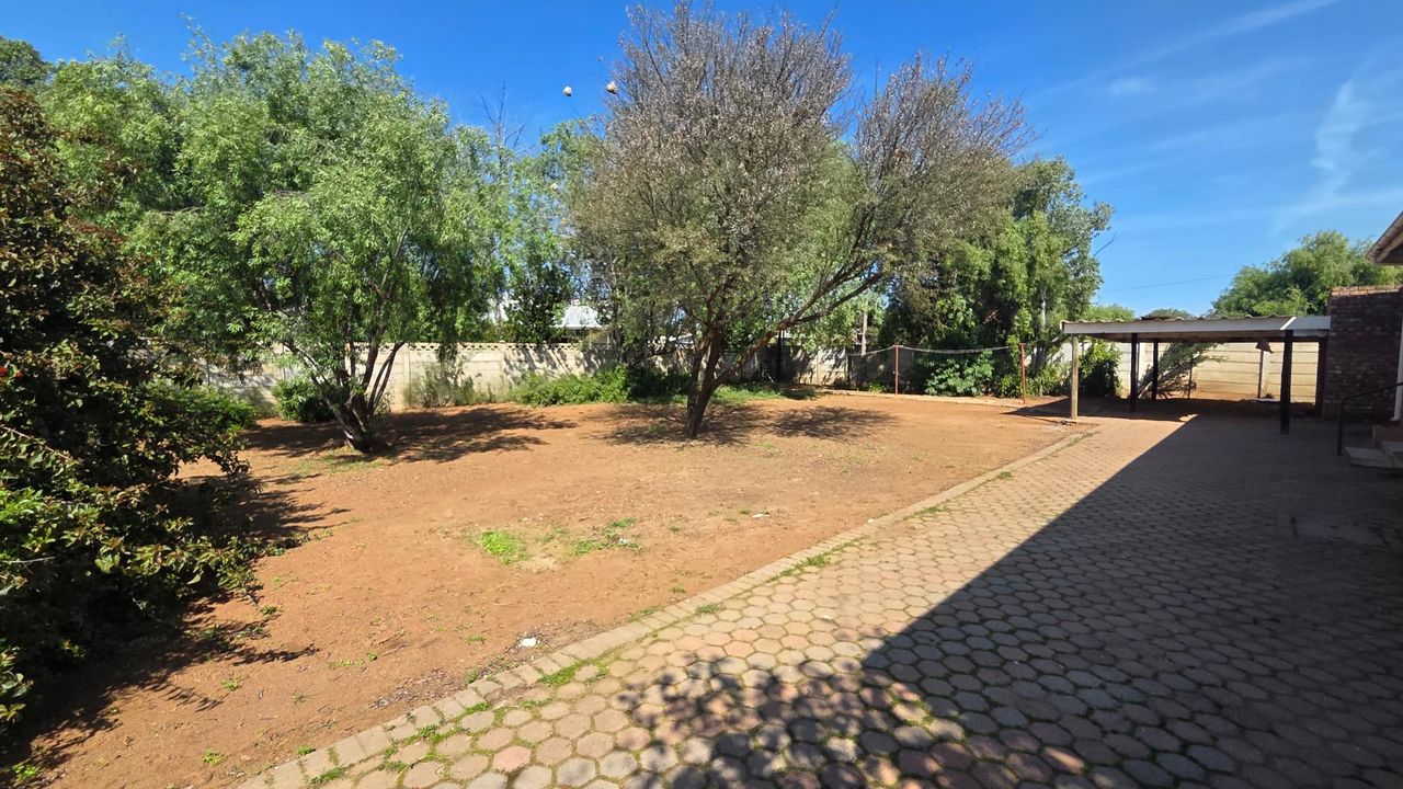 Photo of 3 Bedroom house to rent in West Bank, Oudtshoorn