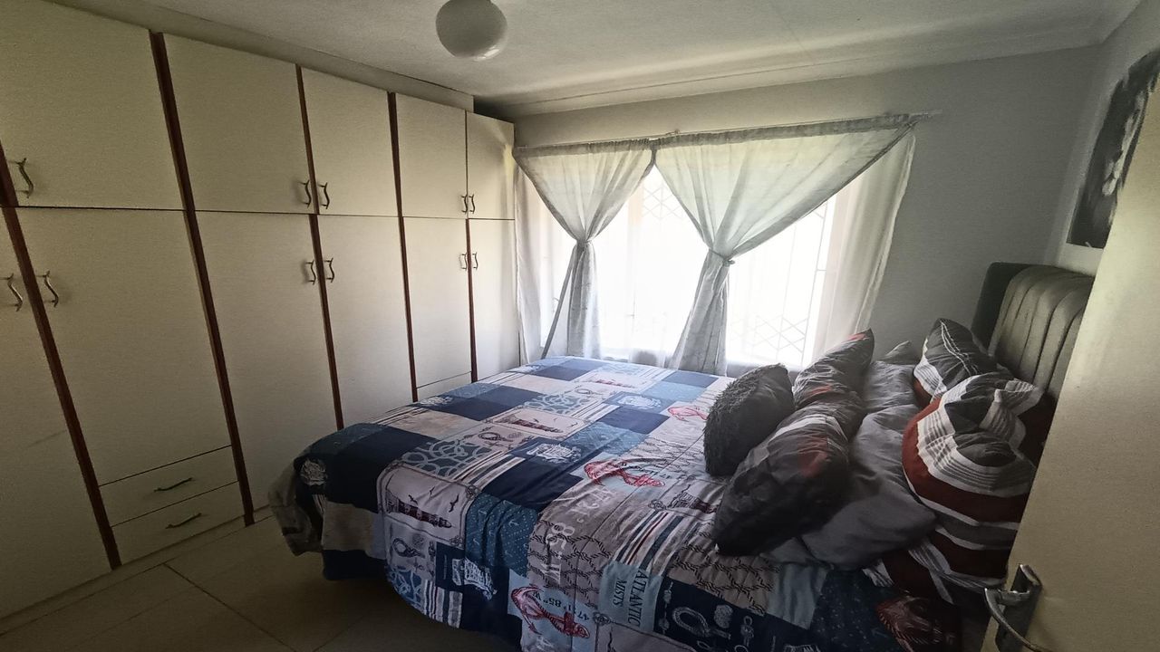 Photo 4 of 5