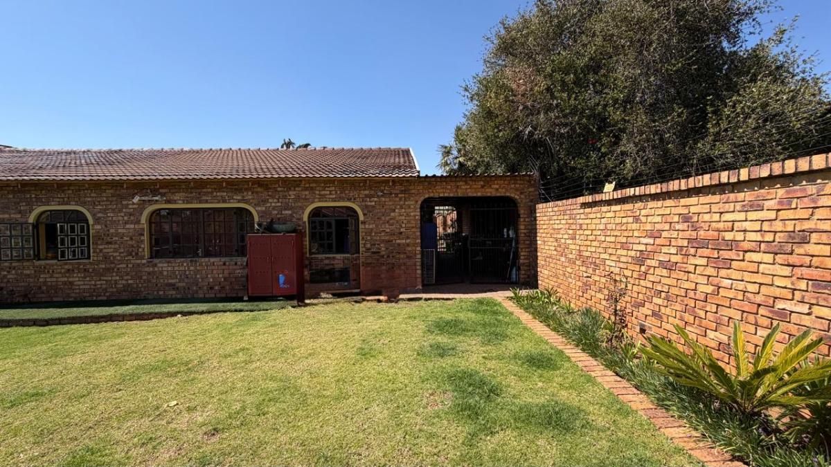 Photo of 4 Bedroom house for sale in Aerorand, Middelburg