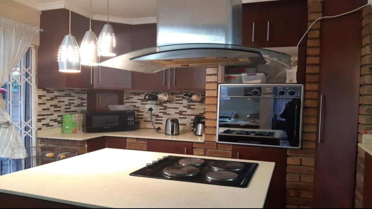 Photo 4 of 22