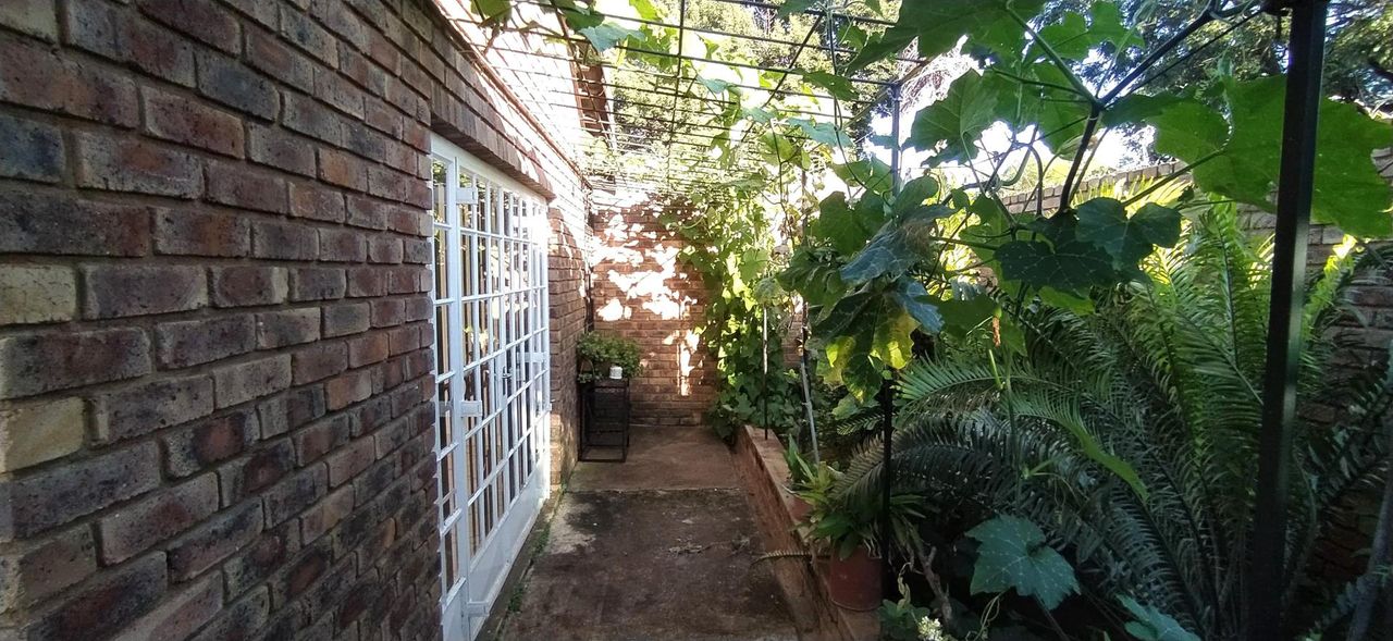 Photo 28 of 37