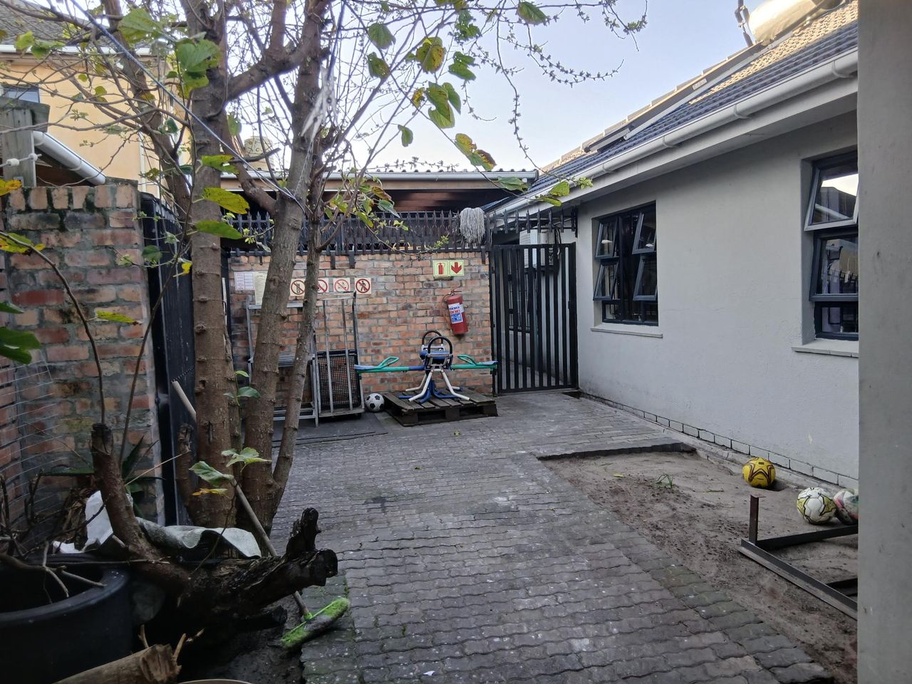 Photo 3 of 21