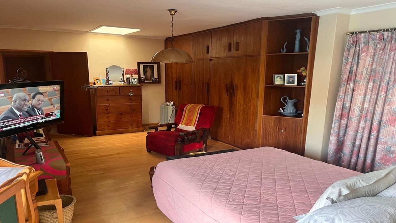 Photo 17 of 23