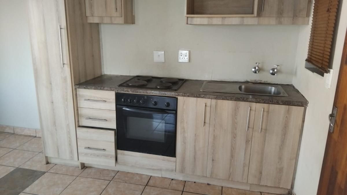 Photo 10 of 28