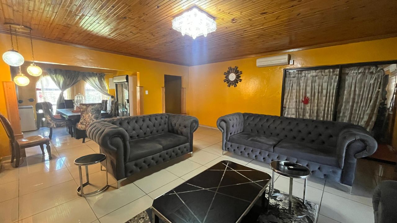 Photo 5 of 28