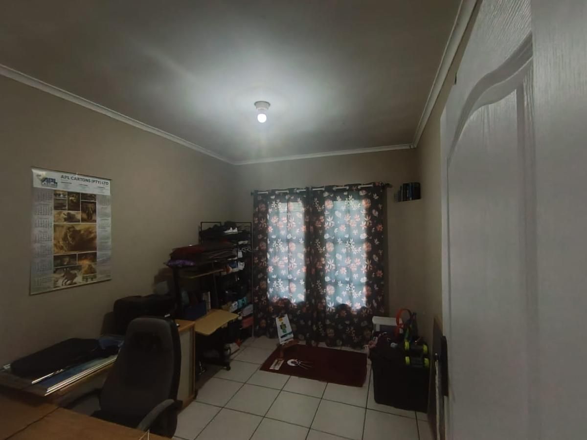 Photo 18 of 35