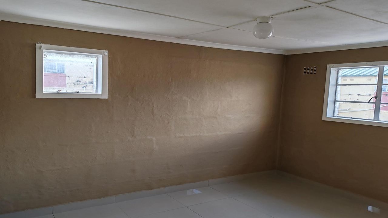 Photo 4 of 14