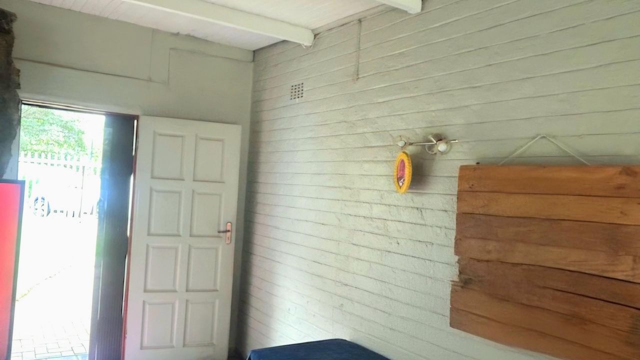 Photo 18 of 28