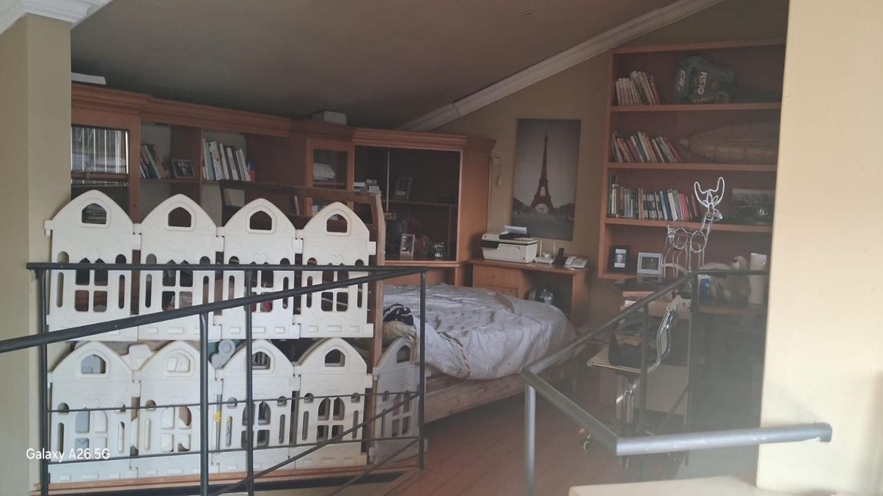 Photo 15 of 16