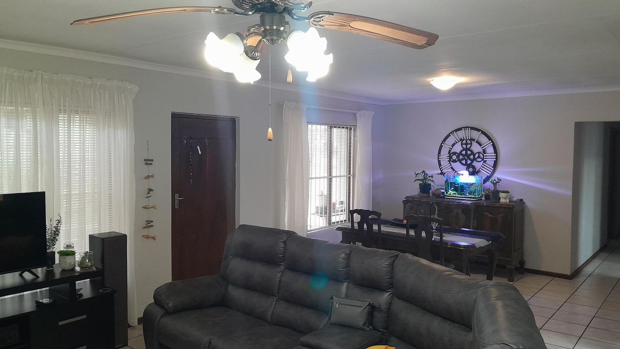 Photo 12 of 50